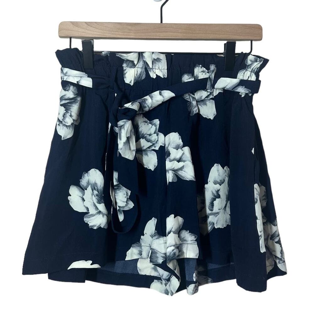 NEW IJOAH Women's Kadie Floral Shorts Navy White Size Medium Vacation Tropical